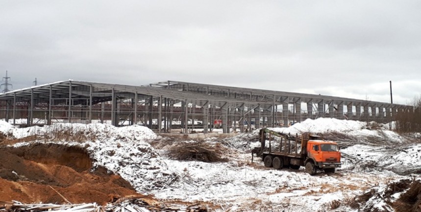 На площадке первого резидента Индустриального парка «Череповец» заливают фундамент и собирают здание нового завода