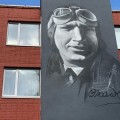 По инициативе череповецкого предпринимателя Игоря Истомина в городе появился огромный портрет советского лётчика-испытателя Валерия Чкалова